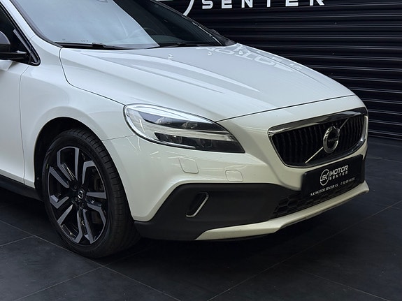 Volvo V40 Cross Country 3 of 30