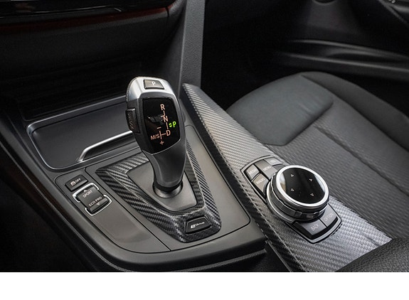 BMW 330e 14 of 26