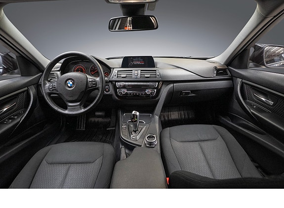 BMW 330e 11 of 26