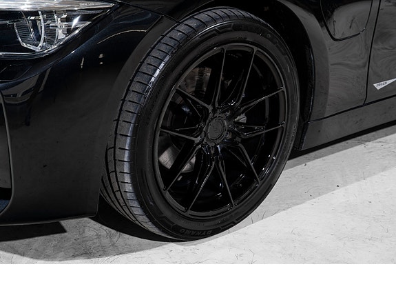 BMW 330e 3 of 26