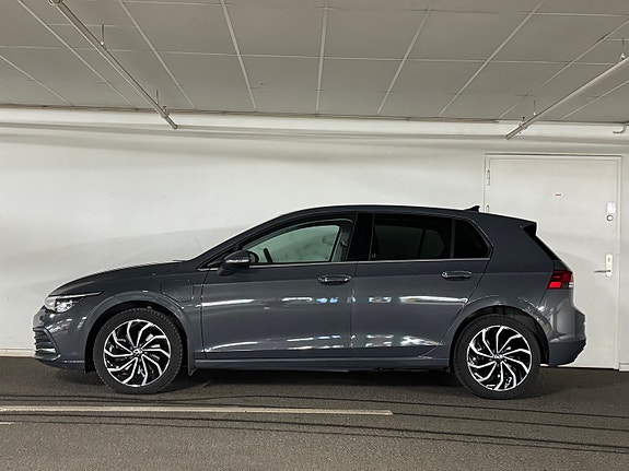 Volkswagen Golf VIII 3 of 30
