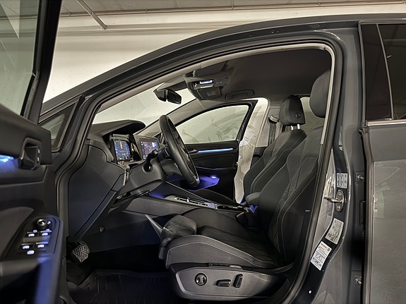 Volkswagen Golf VIII 12 of 30