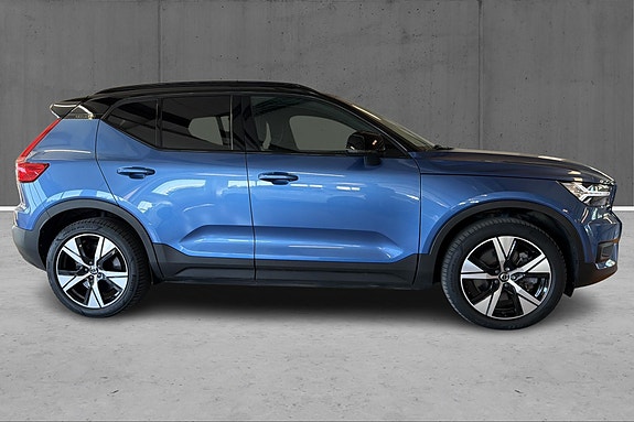 Volvo XC40 4 of 22