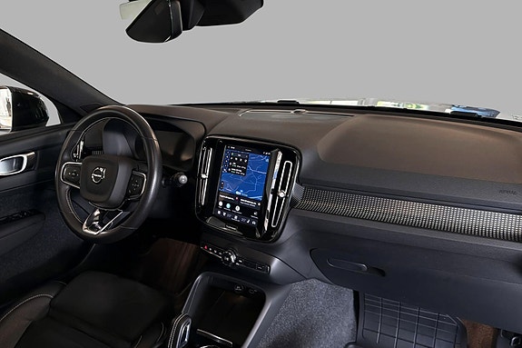 Volvo XC40 11 of 22