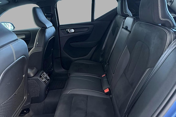 Volvo XC40 13 of 22