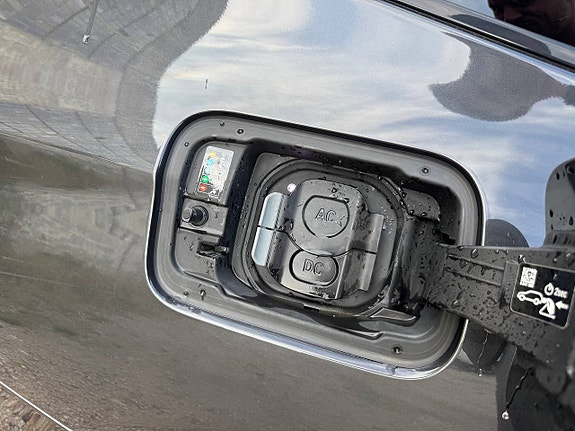 BMW iX3 10 of 16