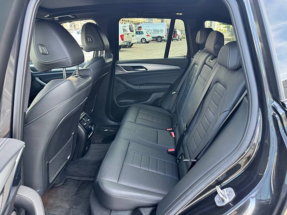 BMW iX3 9 of 16