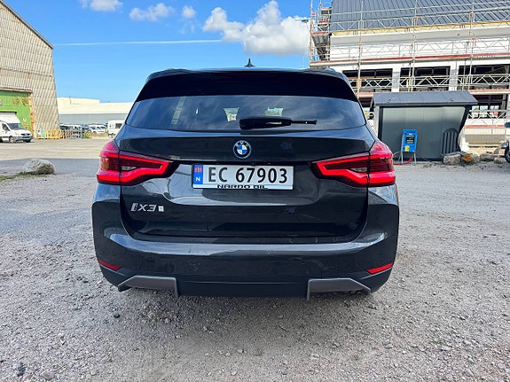 BMW iX3 5 of 16
