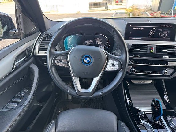 BMW iX3 14 of 16