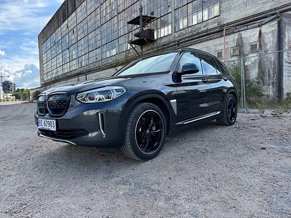 BMW iX3 3 of 16