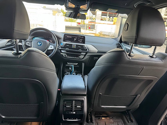 BMW iX3 11 of 16