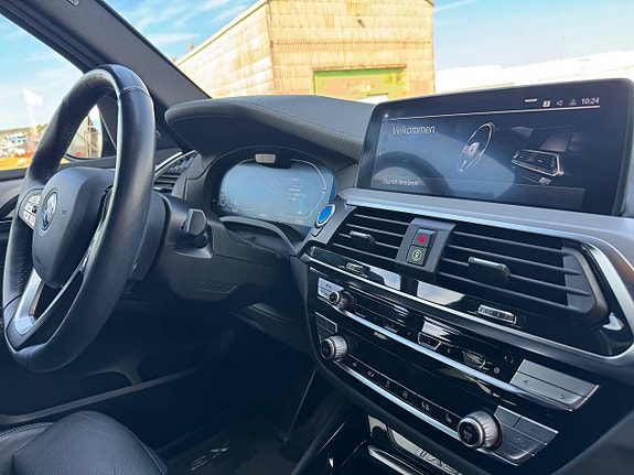 BMW iX3 12 of 16