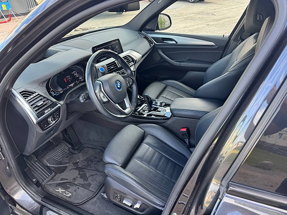 BMW iX3 6 of 16