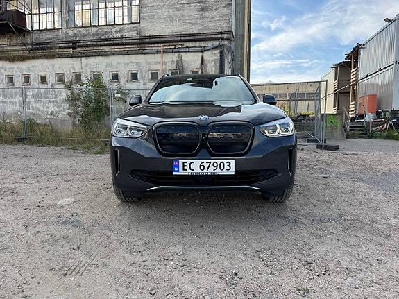 BMW iX3 4 of 16