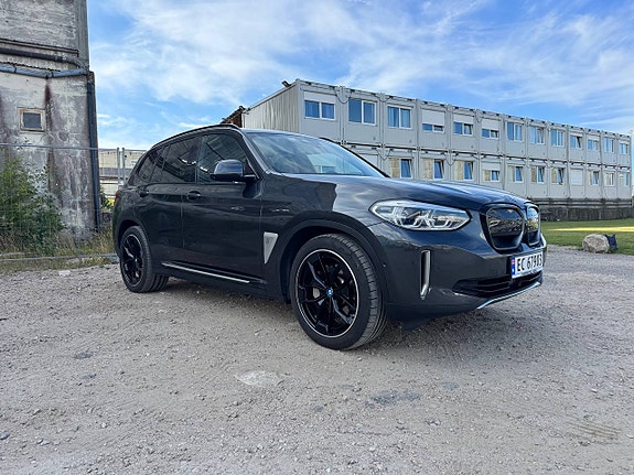 BMW iX3 7 of 16