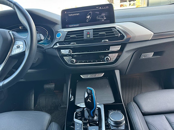 BMW iX3 13 of 16