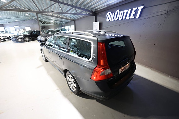 Volvo V70 10 of 28