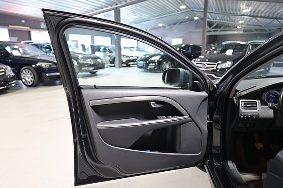 Volvo V70 11 of 28
