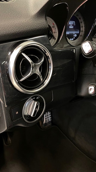 Mercedes-Benz GLK220 9 of 22