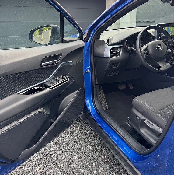 Toyota C-HR 7 of 16