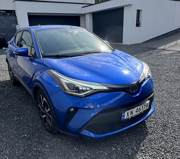 Toyota C-HR 3 of 16