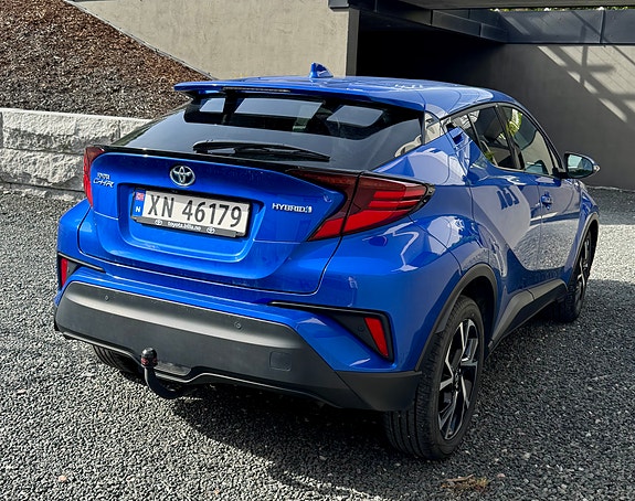 Toyota C-HR 2 of 16