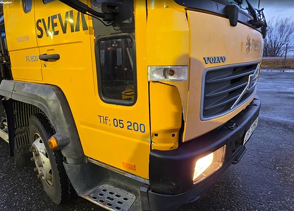 Volvo FL6H 8 of 18