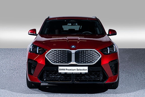 BMW iX2 2 of 25