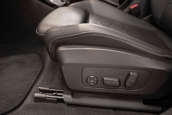 BMW iX2 9 of 25