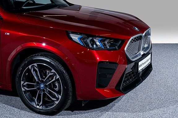 BMW iX2 4 of 25