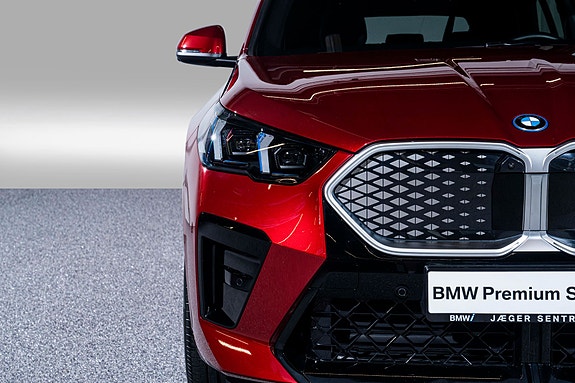 BMW iX2 3 of 25