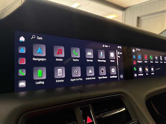 Porsche Taycan Cross Turismo 24 of 30