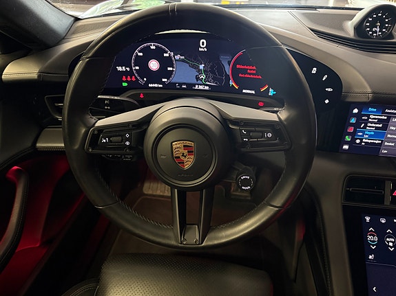 Porsche Taycan Cross Turismo 10 of 30