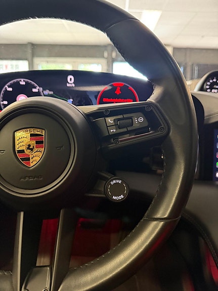 Porsche Taycan Cross Turismo 11 of 30