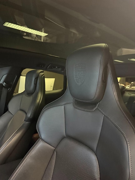 Porsche Taycan Cross Turismo 8 of 30