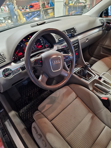 Audi A4 6 of 12
