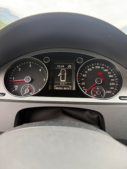 Volkswagen Passat 8 of 30