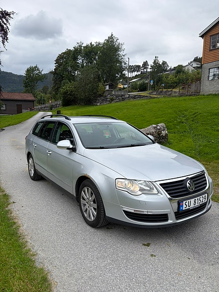 Volkswagen Passat 2 of 30