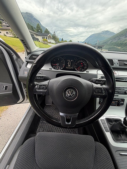 Volkswagen Passat 7 of 30