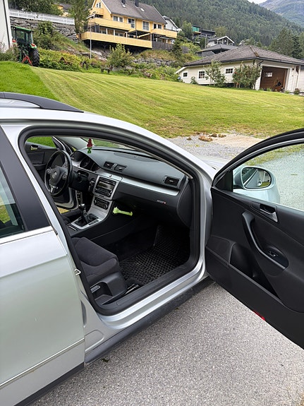 Volkswagen Passat 9 of 30