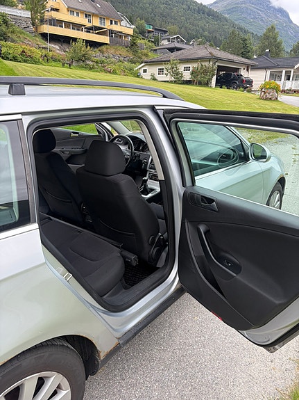 Volkswagen Passat 12 of 30