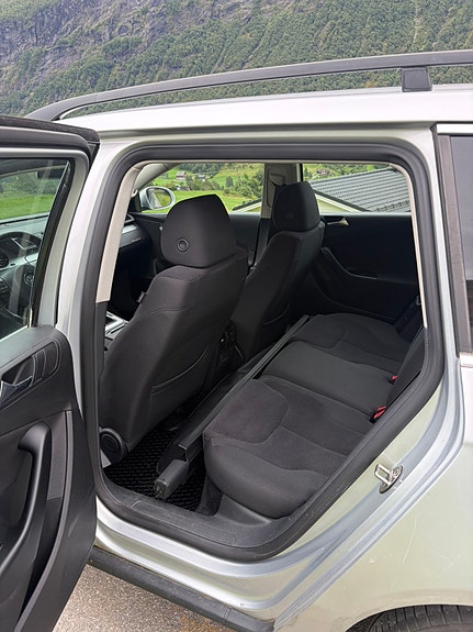 Volkswagen Passat 11 of 30