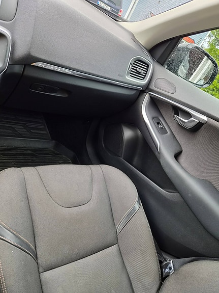 Volvo V40 Cross Country 13 of 18
