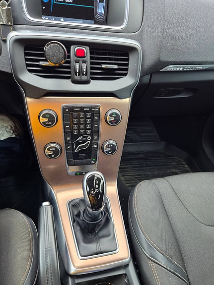 Volvo V40 Cross Country 12 of 18