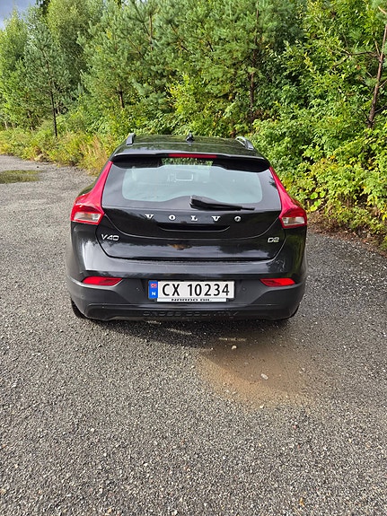 Volvo V40 Cross Country 2 of 18