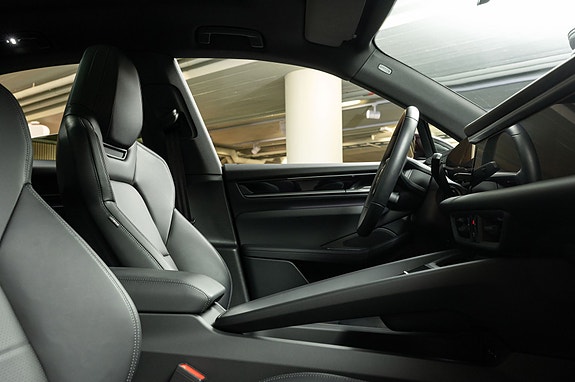 Porsche Macan 4 28 of 30