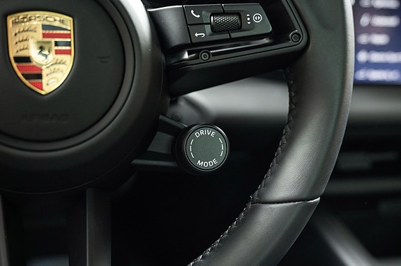 Porsche Macan 4 24 of 30