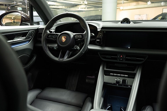 Porsche Macan 4 25 of 30