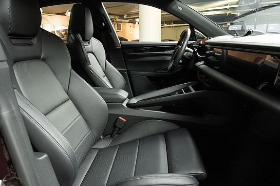 Porsche Macan 4 27 of 30