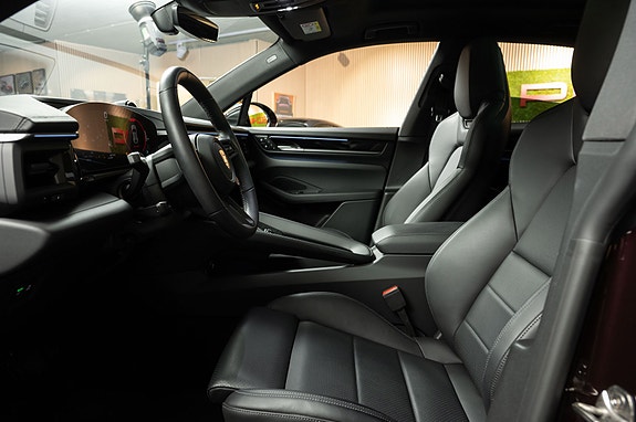 Porsche Macan 4 10 of 30